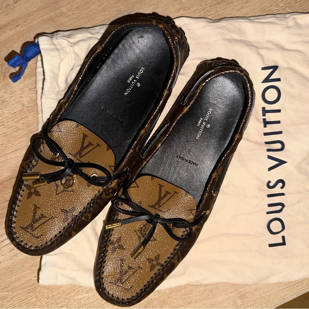 Louis Vuitton loafers women 37, never worn